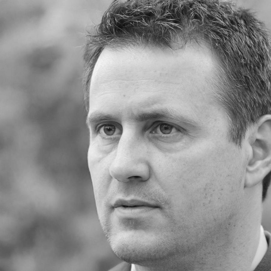 Майстер за роботою в творчій майстерні